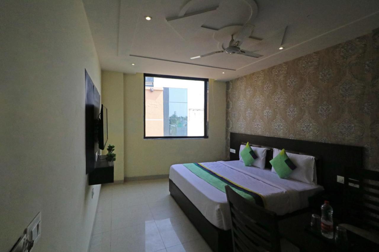 Hotel Paragon Suites New Delhi Eksteriør billede