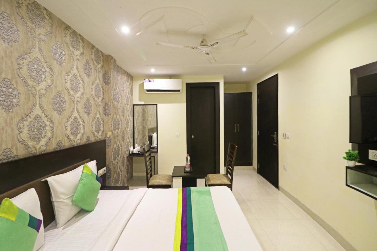 Hotel Paragon Suites New Delhi Eksteriør billede