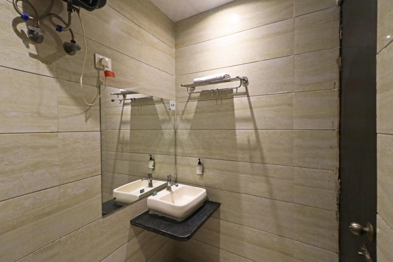 Hotel Paragon Suites New Delhi Eksteriør billede